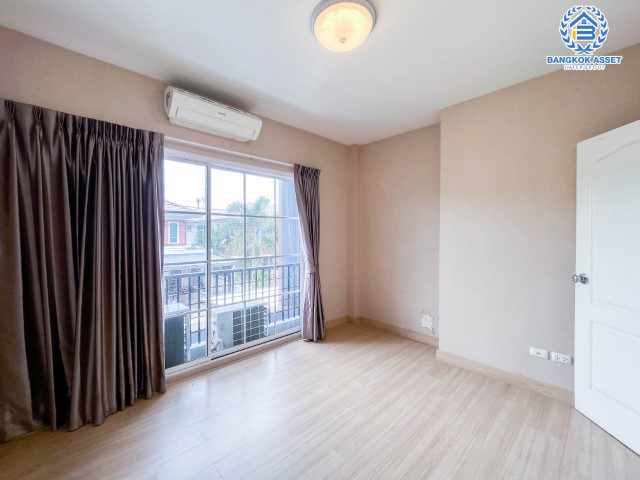 *****บ้านเดี่ยวมือสอง นนทบุรี ม.ดีซิโอ้ ราชพฤกษ์ หลังมุม เนื้อที่กว้างเกือบ 62 ตร.ว. ฟังก์ชัน 3 ห้องนอน 3 ห้องน้ำ ที่จอดรถ 2 คัน ภายในตกแต่งสวย ดูทันสมัย โครงการตั้งบนทำเลดี เชื่อมต่อทั้งถนนราชพฤกษ์, ถนนรัตนาธิเบศร์, ถนนชัยพฤกษ์, ถนนแจ้งวัฒนะ และรถไฟฟ้าสายสีม่วง "สถานีบางรักน้อยท่าอิฐ" และจุดขึ้นทางด่วน "งามวงศ์วาน"